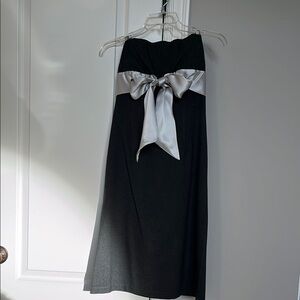 Elegant Black Strapless Dress with Silver Bow